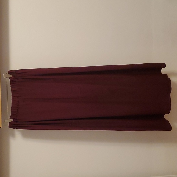 Zara long beaded skirt. Burgundy. Maxi skirt. Feels like satin. Pull on. Size M. - Picture 2 of 10